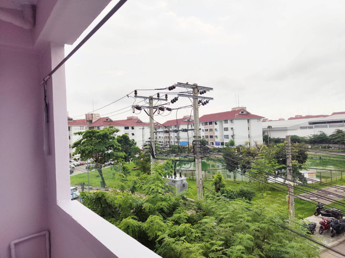 รูป ว่างให้เช่า 3,800 บาท บ้านเอื้ออาทร บางขุนเทียน 2 (ซ.อนามัยงานเจริญ 31) มีแอร์ อาคาร 36 ชั้น 3 ห้องมุม เพิ่งทาสีห้องใหม่ - รูปที่ 2/13