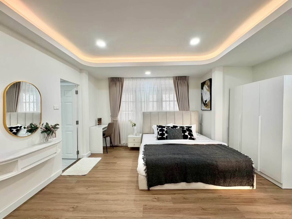 รูป ให้เช่า    บ้านหรูพร้อมสระว่ายน้ำ Luxury Pool Villa for Rent📍 Ratchada __ ☘️ 5 ห้องนอน ☘️  (80 ตร.วา)   - รูปที่ 4/18