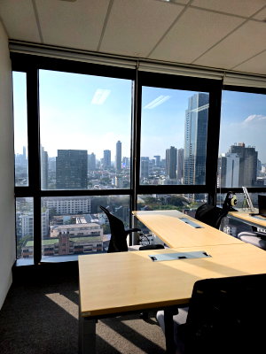 Office for rent Watthana : Meticulous Office 19 sq m. on Ekkamai - beautiful view. Just take 💻 that's enough.