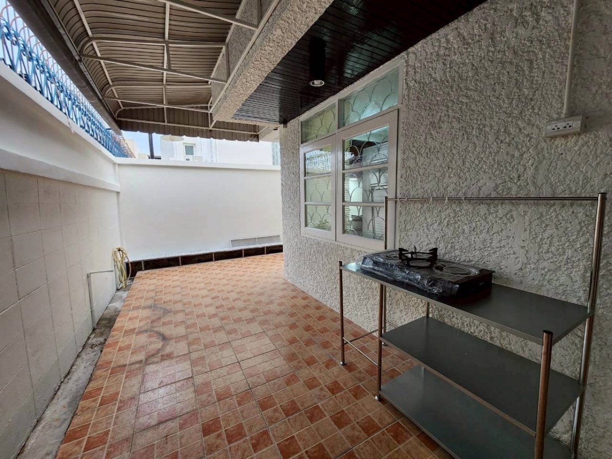 รูป ให้เช่า Luxury Pool Villa รัชดา | 5 ห้องนอน | Private Pool | 500 ตร.ม. | ใกล้ MRT ห้วยขวาง - รูปที่ 9/31