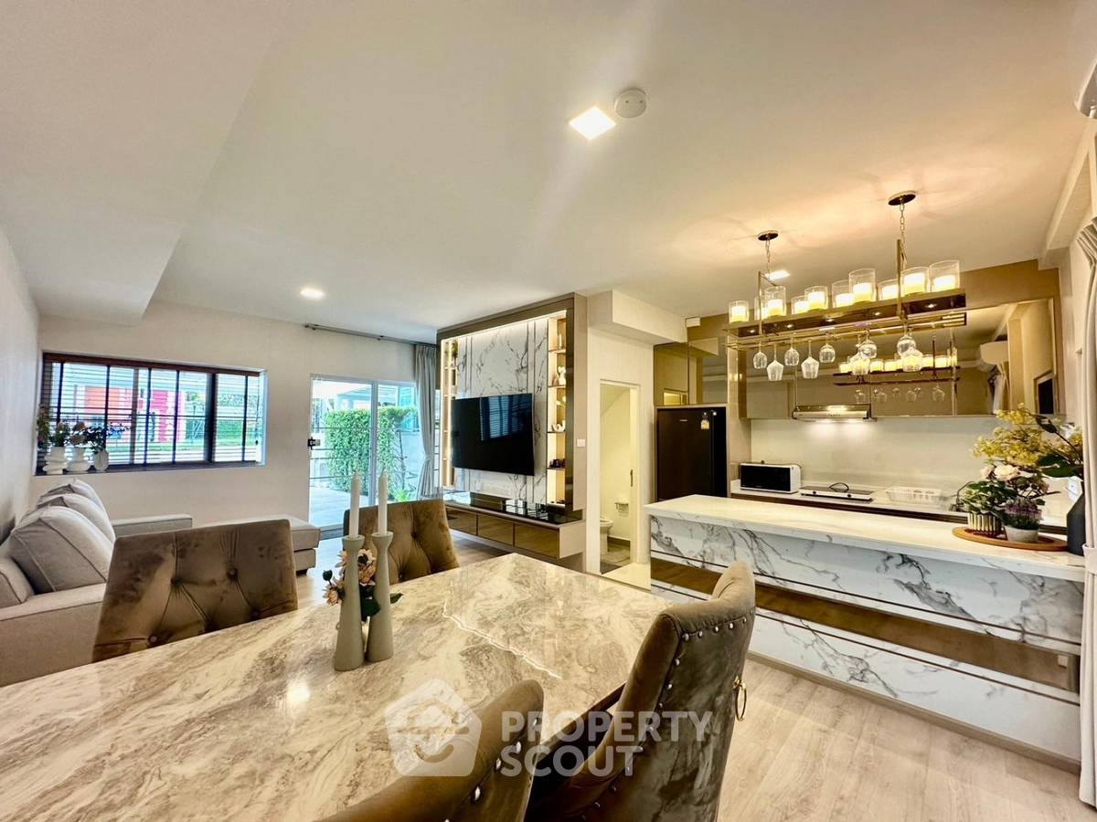 picture 3-BR Townhouse in Dokmai (ID 3458102) - 2/7