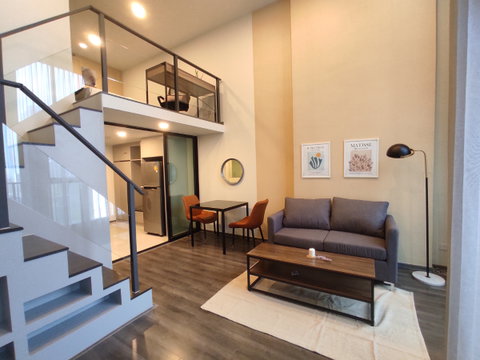 Condo for RENT : Knightsbridge Space Rama 9   𝐒𝐢𝐳𝐞 : 39 sqm.   Duplex 1 Bed 1 Bath / City View  𝐅𝐥𝐨𝐨𝐫 : 22nd  ✅Fully furnished