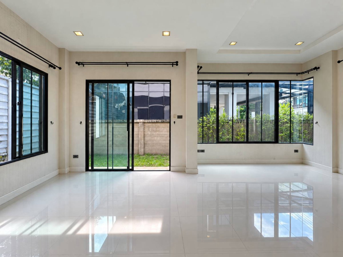 picture For Sale: Beautiful House in Setthasiri Sansai – Great Location (ID:775HS) - 2/13