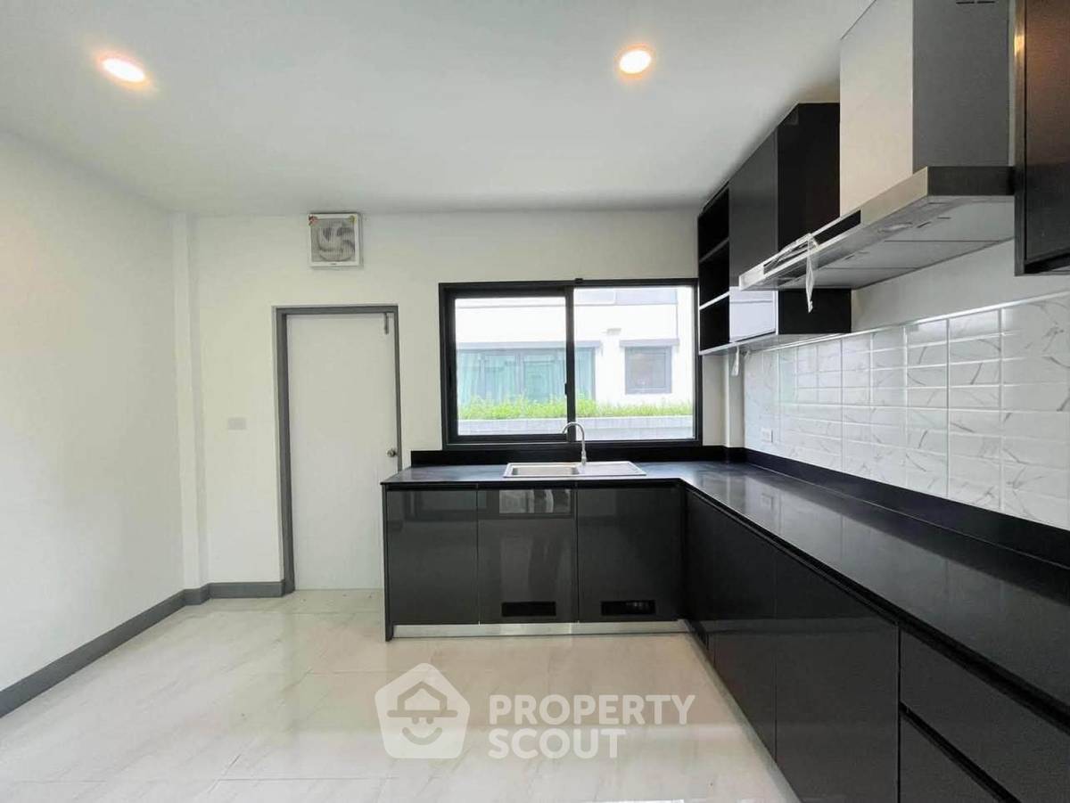 picture 4-BR 252 Sqm House At The City Sukhumvit - Onnut (ID 3462337) - 6/6