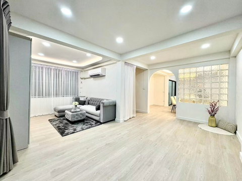 LTH16354 – House for Rent | Huai Khwang–Sutthisan | 5 Beds | 3 Baths | 50 Sq.wah | Pet-Friendly | 80K/Month