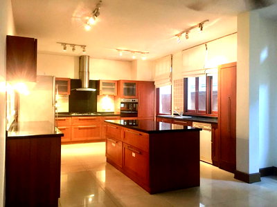 Houses for rent Outer Sukhumvit : LTHC15597 – Luxury Pool House for Rent Ekkamai | Private Pool & Garden | Near BTS Ekkamai | Starting 250,000 THB