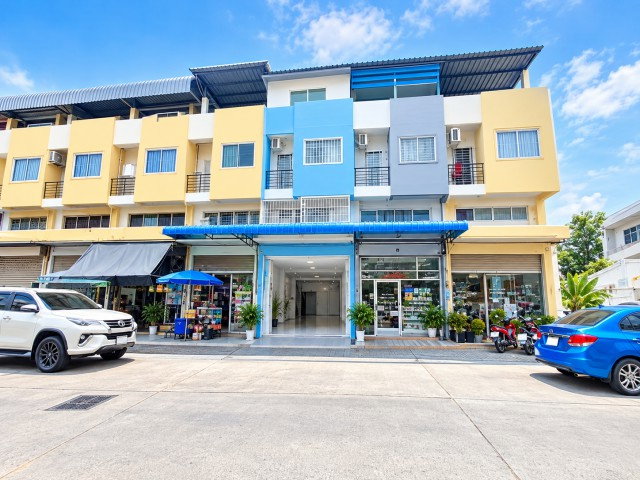 picture Big C Extra Chonburi, 700m from Khiri Intersection 4-story commercial building f - 2/8