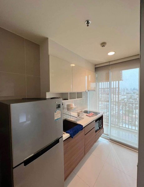 picture A050381 Fuse Chan - Sathorn - 4/5