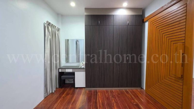 รูป บ้านเดี่ยว 2 ชั้น เซนโทร พหล - วิภาวดี 1 ตกแต่งครบพร้อมอยู่ เดินทางสะดวกมาก - รูปที่ 35/43