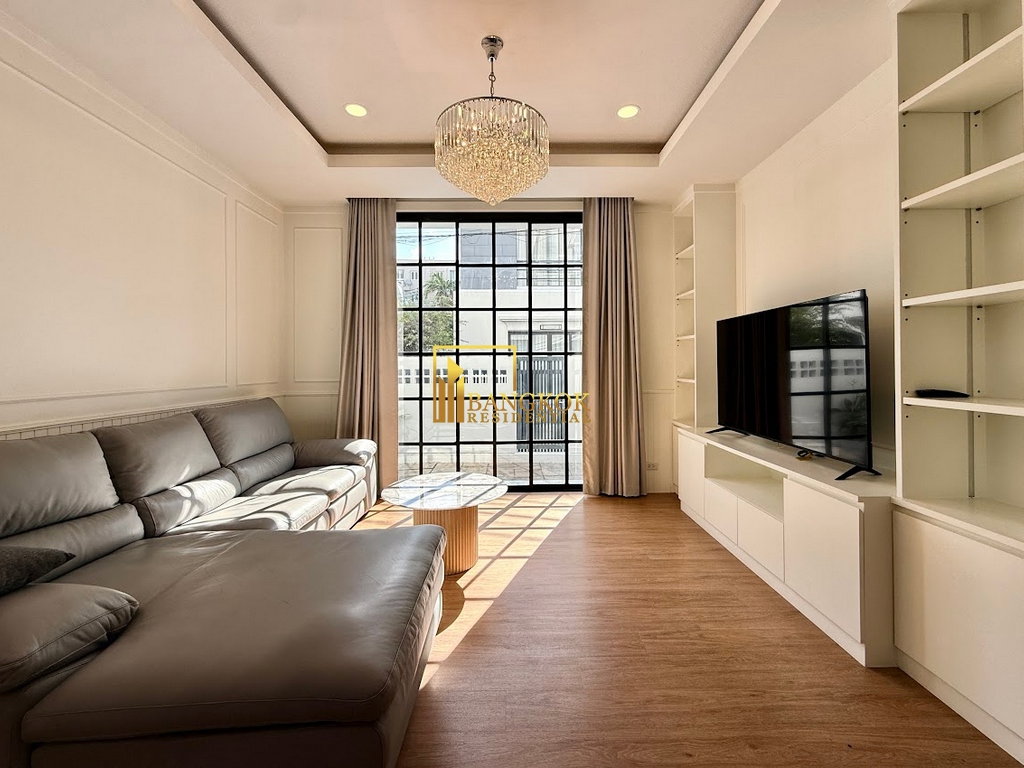 รูป Modern 4 Bedroom Townhouse For Rent in Ekkamai Area - BR49107TH - รูปที่ 2/45
