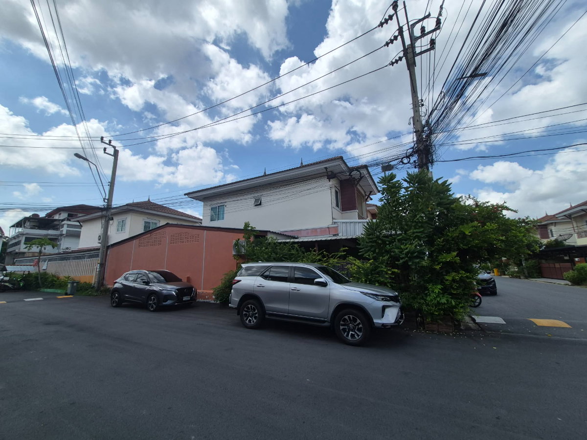 picture Baan Monthon 8 Thawiwatthana Road - 1/16