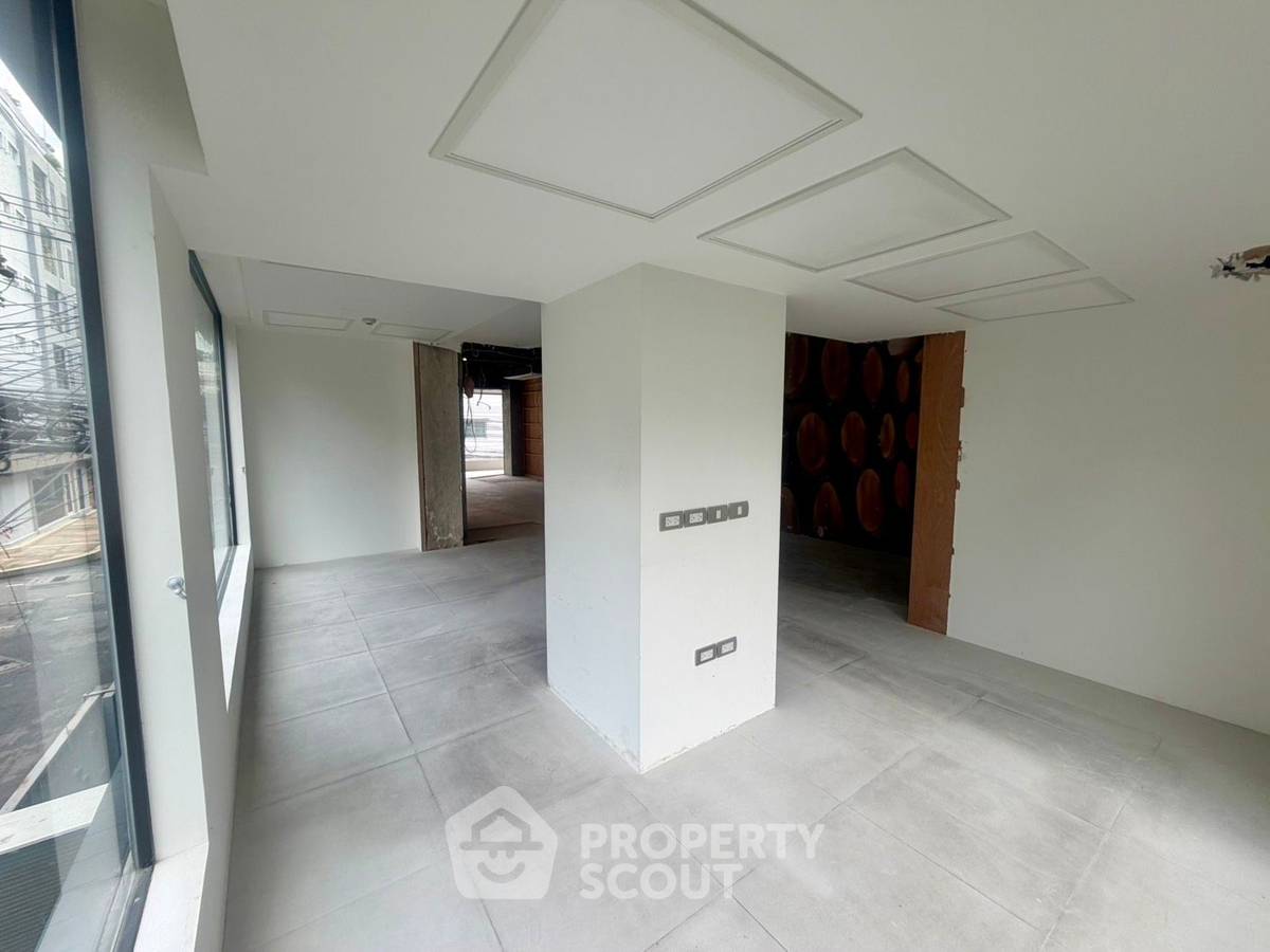 รูป 232 ตร.ม. 1 ห้องนอน ที่ Chani Residence ใกล้ BTS พร้อมพงษ์ (ID 3460048) - รูปที่ 12/14