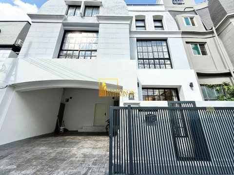 Modern 4 Bedroom Townhouse For Rent in Ekkamai Area - BR49107TH