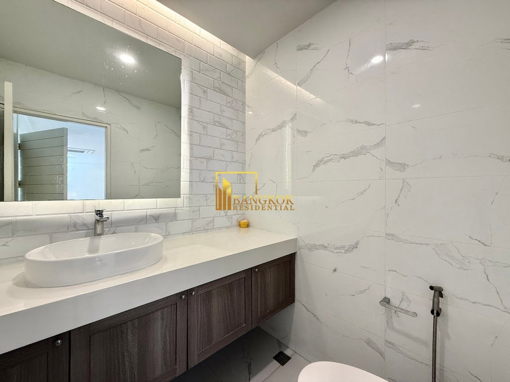 รูป Modern 4 Bedroom Townhouse For Rent in Ekkamai Area - BR49107TH - รูปที่ 10/45