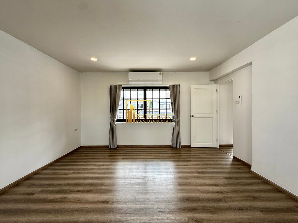 รูป Modern 4 Bedroom Townhouse For Rent in Ekkamai Area - BR49107TH - รูปที่ 34/45