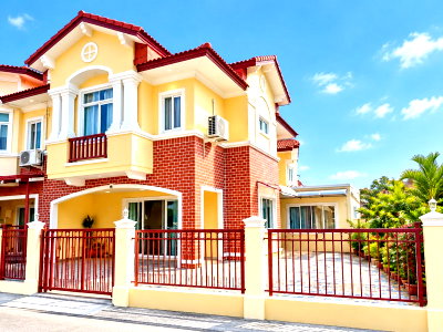 Houses for rent Bangkok : 			Corner House for Rent 2.8km Phetkasem69-77 3Bed 3Bath MRT LakSong only Lertlah Inter Sch 566m. 1 km          