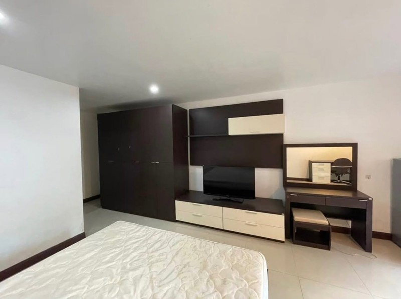 picture A050383 Regent Home 2 - 1/6