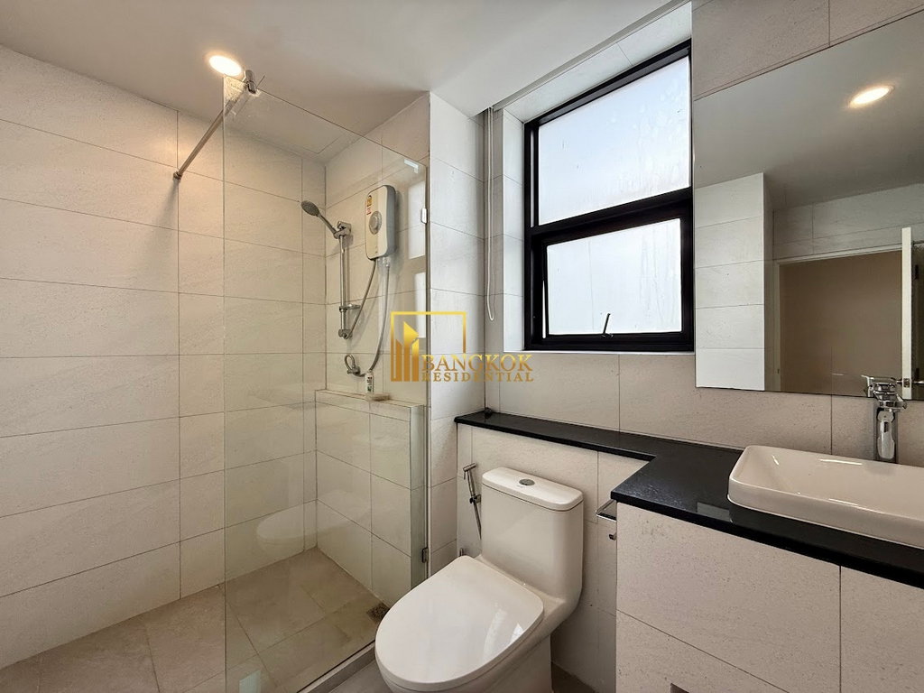 รูป Modern 4 Bedroom Townhouse For Rent in Ekkamai Area - BR49107TH - รูปที่ 25/45