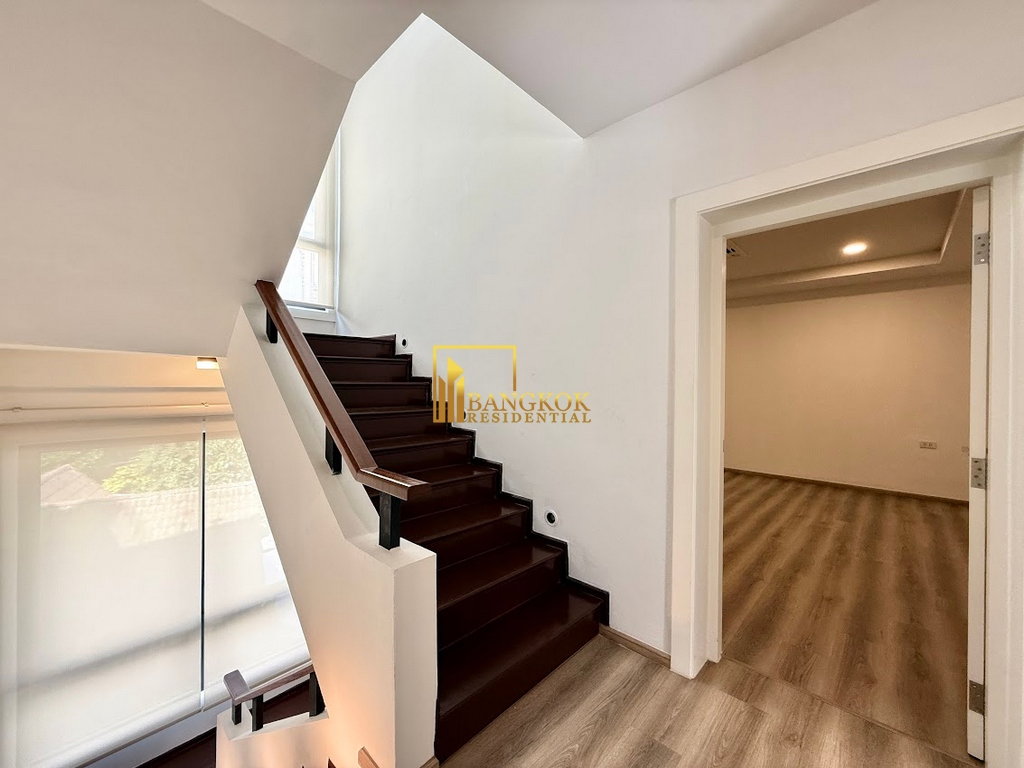 รูป Modern 4 Bedroom Townhouse For Rent in Ekkamai Area - BR49107TH - รูปที่ 22/45