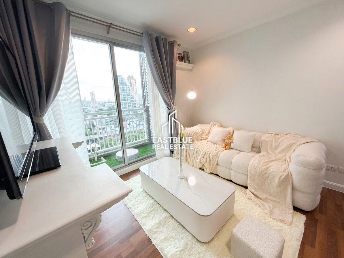 picture For Rent: Centric Scene Phaholyothin 9 - Beautifully Decorated Modern Condo! - 9/10