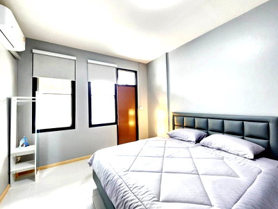 Townhouses for rent Bangkok : Yu Charoen 779  MRT Huai Khwang