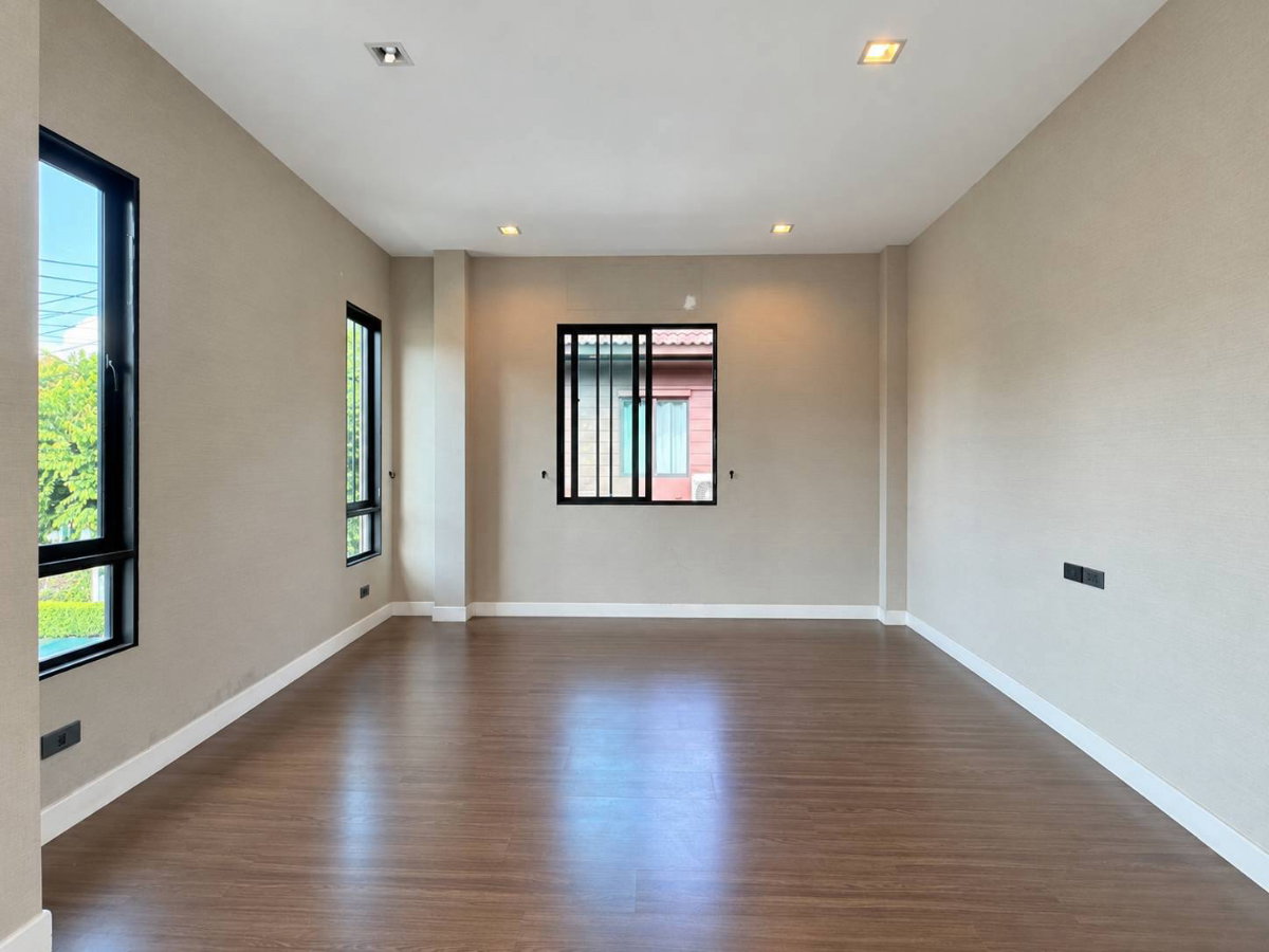 picture For Sale: Beautiful House in Setthasiri Sansai – Great Location (ID:775HS) - 6/13