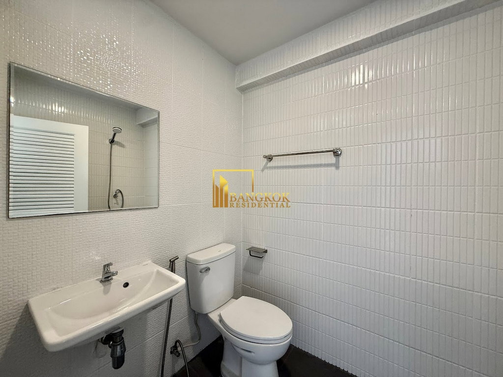 รูป Modern 4 Bedroom Townhouse For Rent in Ekkamai Area - BR49107TH - รูปที่ 37/45
