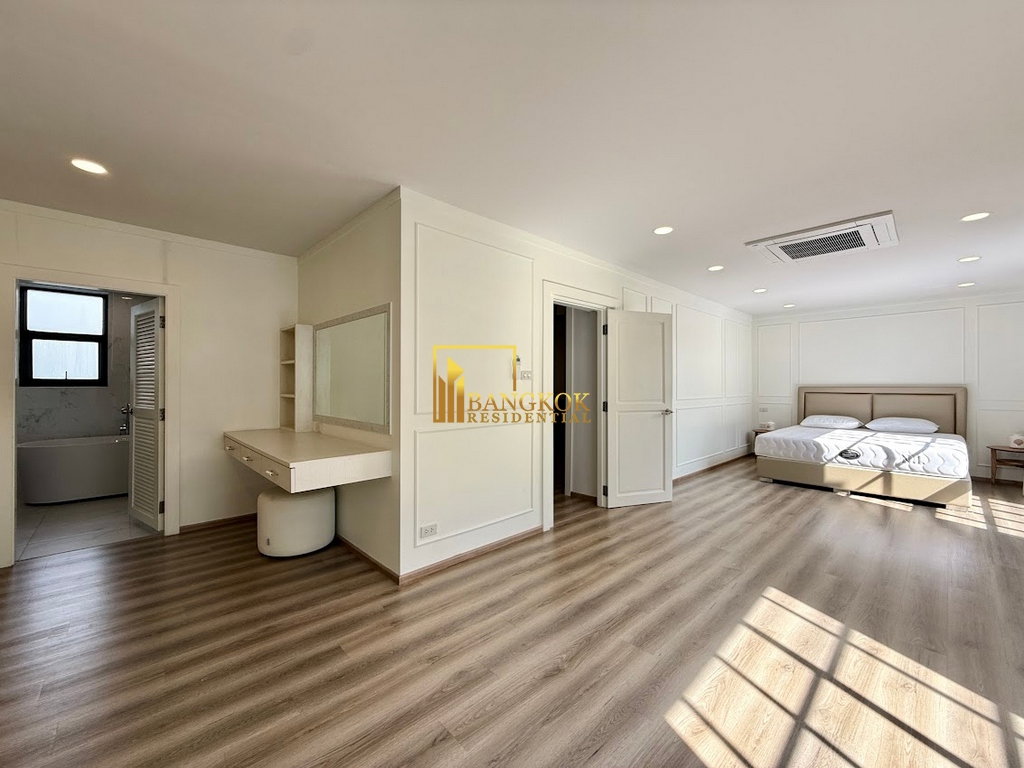 รูป Modern 4 Bedroom Townhouse For Rent in Ekkamai Area - BR49107TH - รูปที่ 19/45