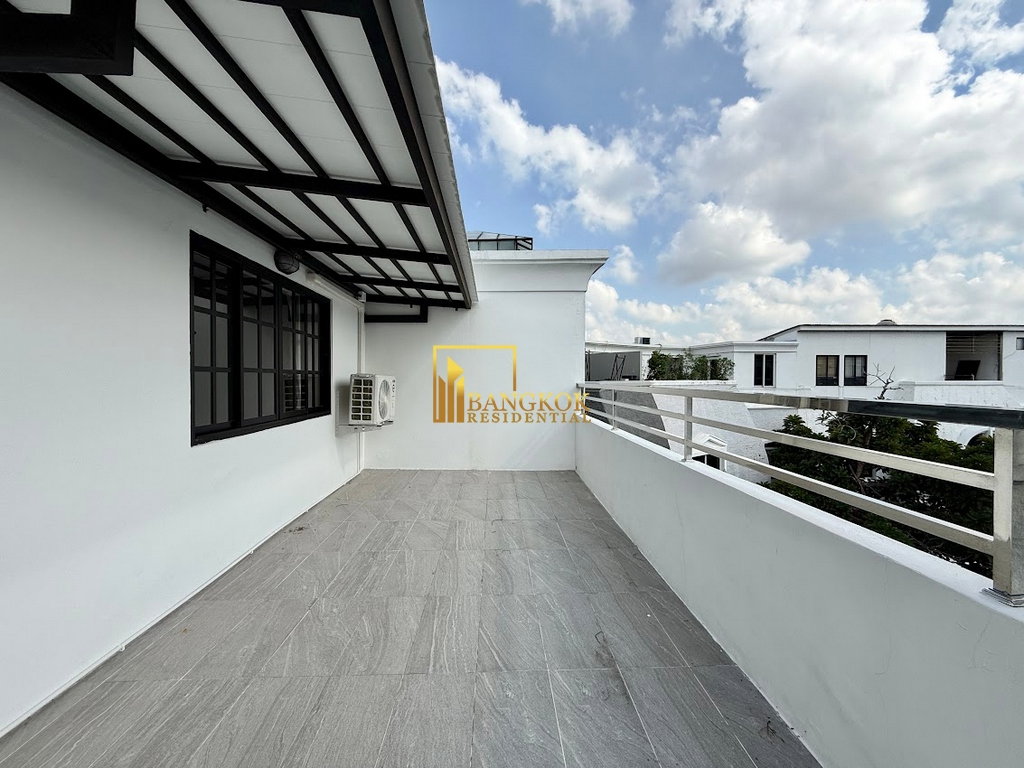 รูป Modern 4 Bedroom Townhouse For Rent in Ekkamai Area - BR49107TH - รูปที่ 39/45