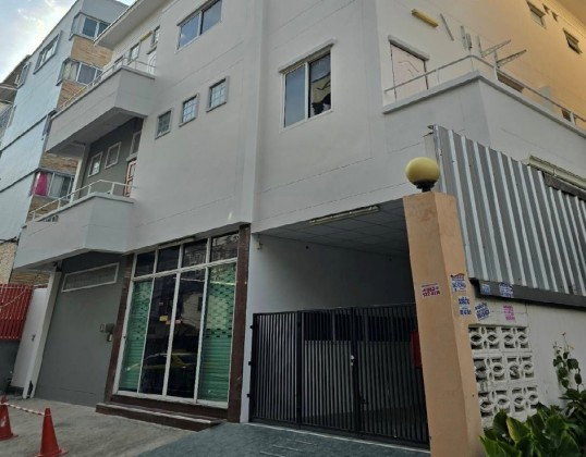 รูป Rent ให้เช่าอาคาร / อาคารสำนักงาน 3 ชั้น / ทำเล รัชดาภิเษก สุทธิสาร / ซอยรัชดาภิเษก 13 / จอดรถหน้าอาคาร 3-4 คัน / เหมาะเป็นสำนักงาน จดบริษัทได้ - รูปที่ 8/11