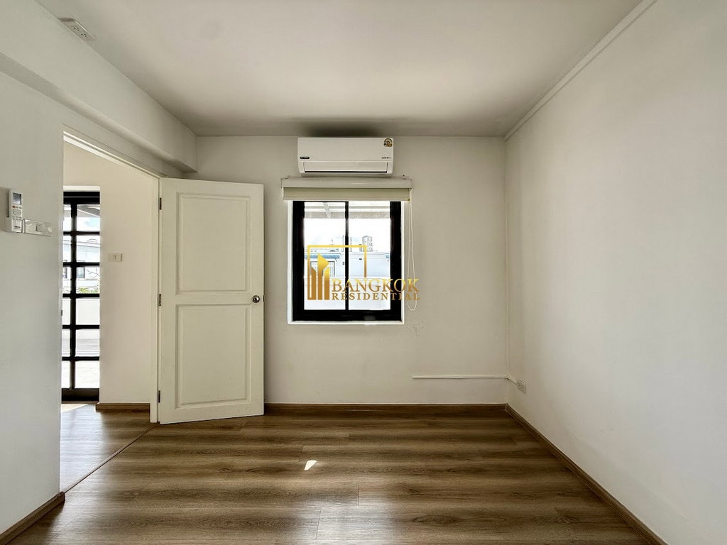 รูป Modern 4 Bedroom Townhouse For Rent in Ekkamai Area - BR49107TH - รูปที่ 35/45