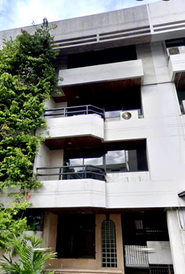 Townhouses for rent Big C Extra Rama 4 : LTH16333 – Townhouse for Rent | Thonglor Soi 7 | 450 Sq.m. | 6 Beds/Offices | 4 Baths | 150K/Month