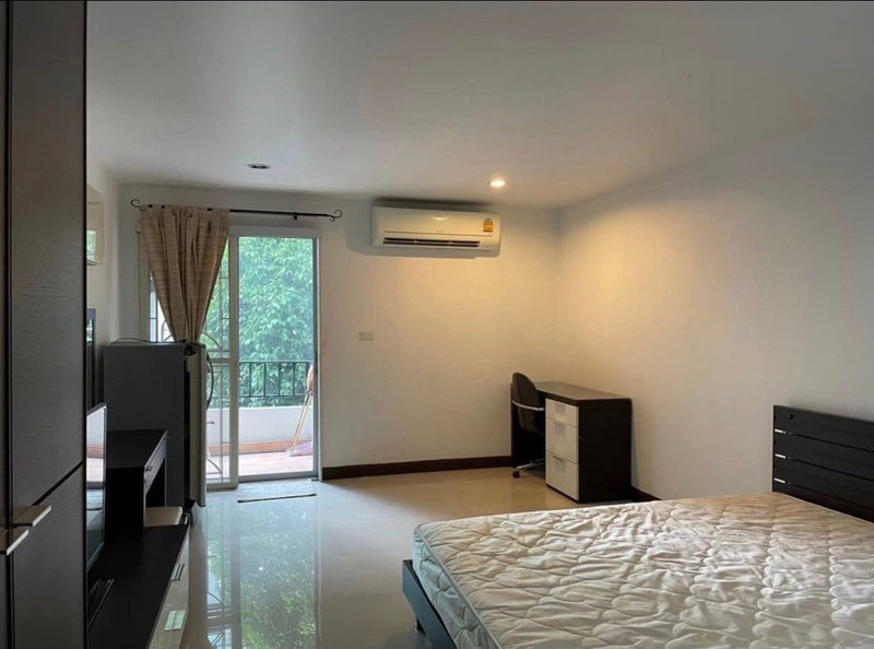 picture A050383 Regent Home 2 - 2/6