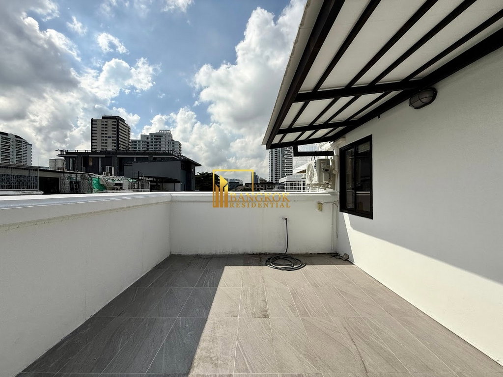 รูป Modern 4 Bedroom Townhouse For Rent in Ekkamai Area - BR49107TH - รูปที่ 38/45
