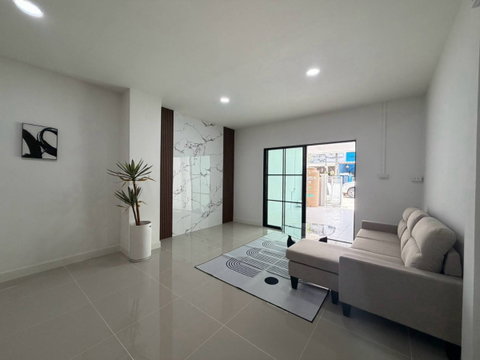 ⭐✨RH-254 Townhouse for Sale at Chatrnarong Villa 3, Lam Luk Ka Khlong 3 ✨⭐