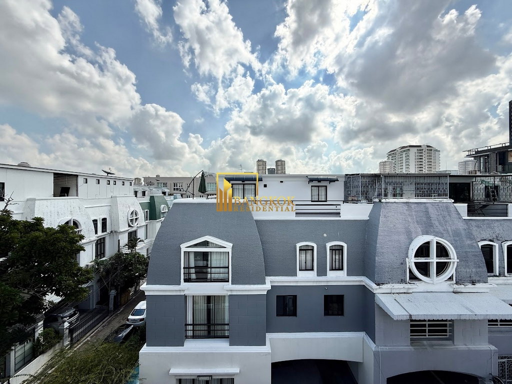รูป Modern 4 Bedroom Townhouse For Rent in Ekkamai Area - BR49107TH - รูปที่ 40/45