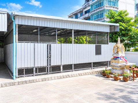 			Land with a structure for rent in the Charoen Krung–Bang Kho Laem area covering 53 square wah. Locat          