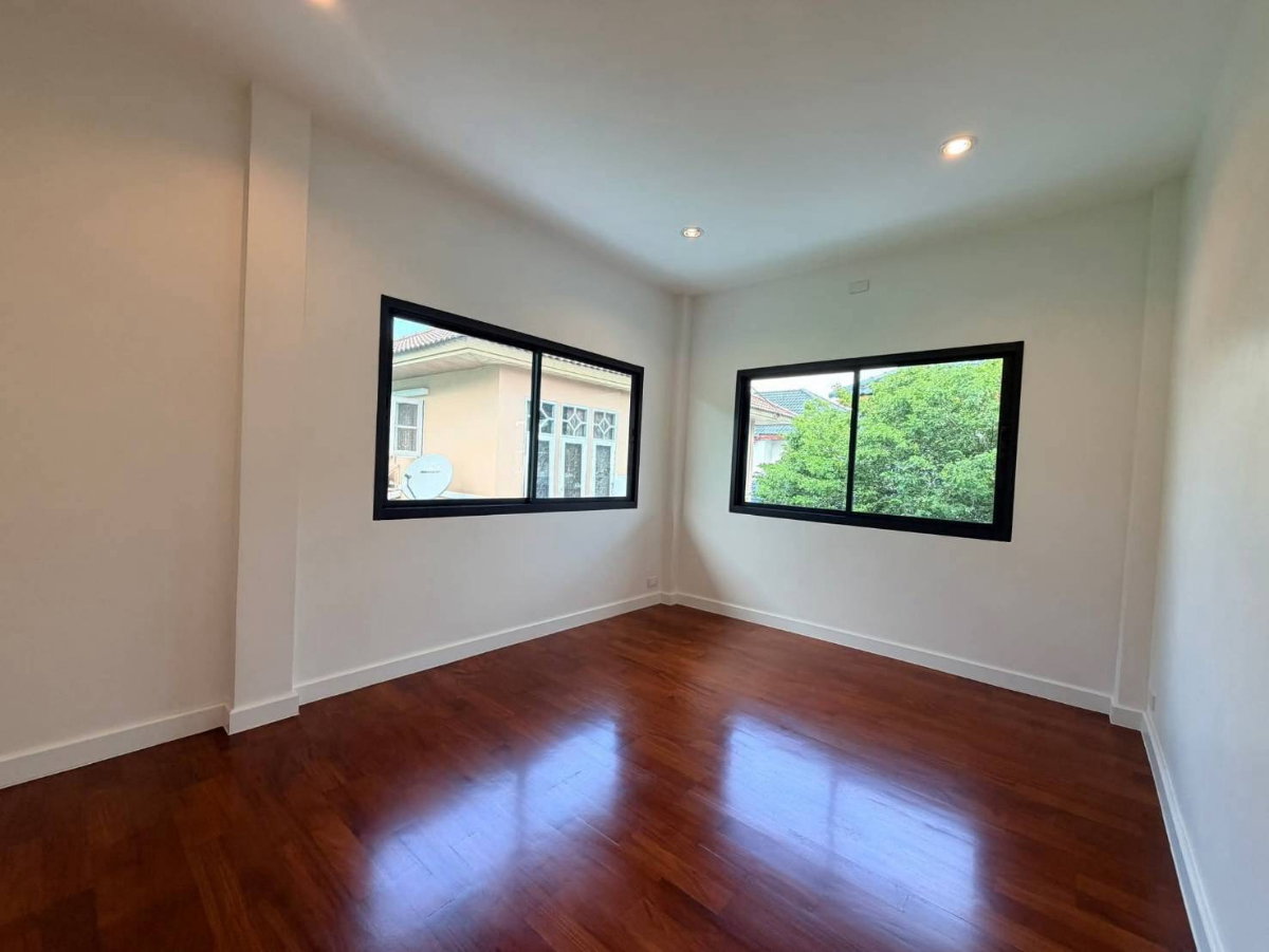 รูป ขายบ้านเดี่ยว 2 ชั้น บ้านมณีรินทร์ รัตนาธิเบศร์ แปลงหัวมุม 4 ห้องนอน 4 ห้องน้ำ ฟรีค่าโอน - รูปที่ 9/14