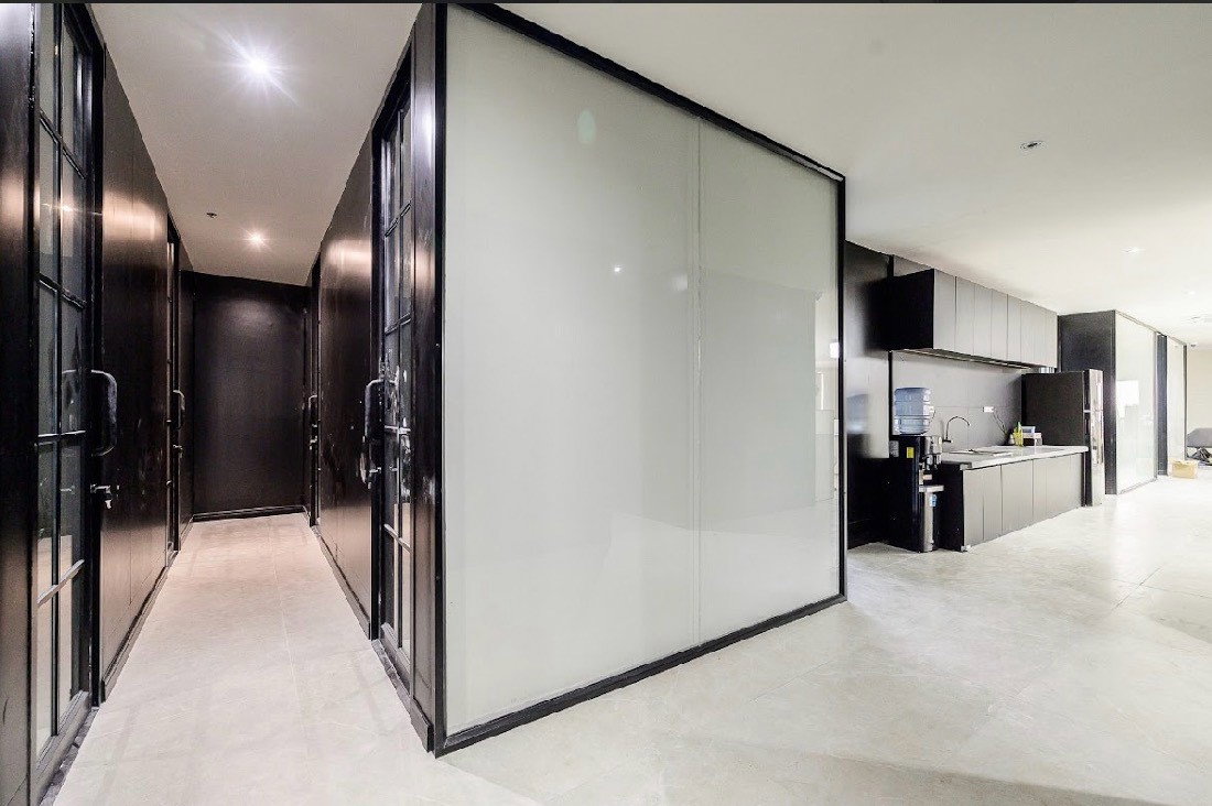 picture LTH16347 – Office Building for Sale | Chamnan Phenjati Business Center | 403 Sq.m. | 29.9MB - 2/5