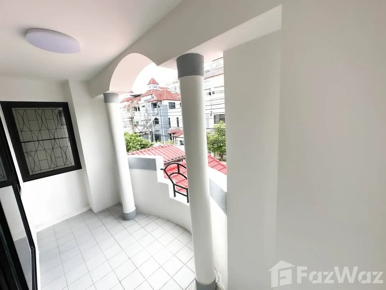 picture 4 Storey 4BR 4.5BA Townhouse at Home Avenue Sukhumvit 101/1 6902814 - 10/19