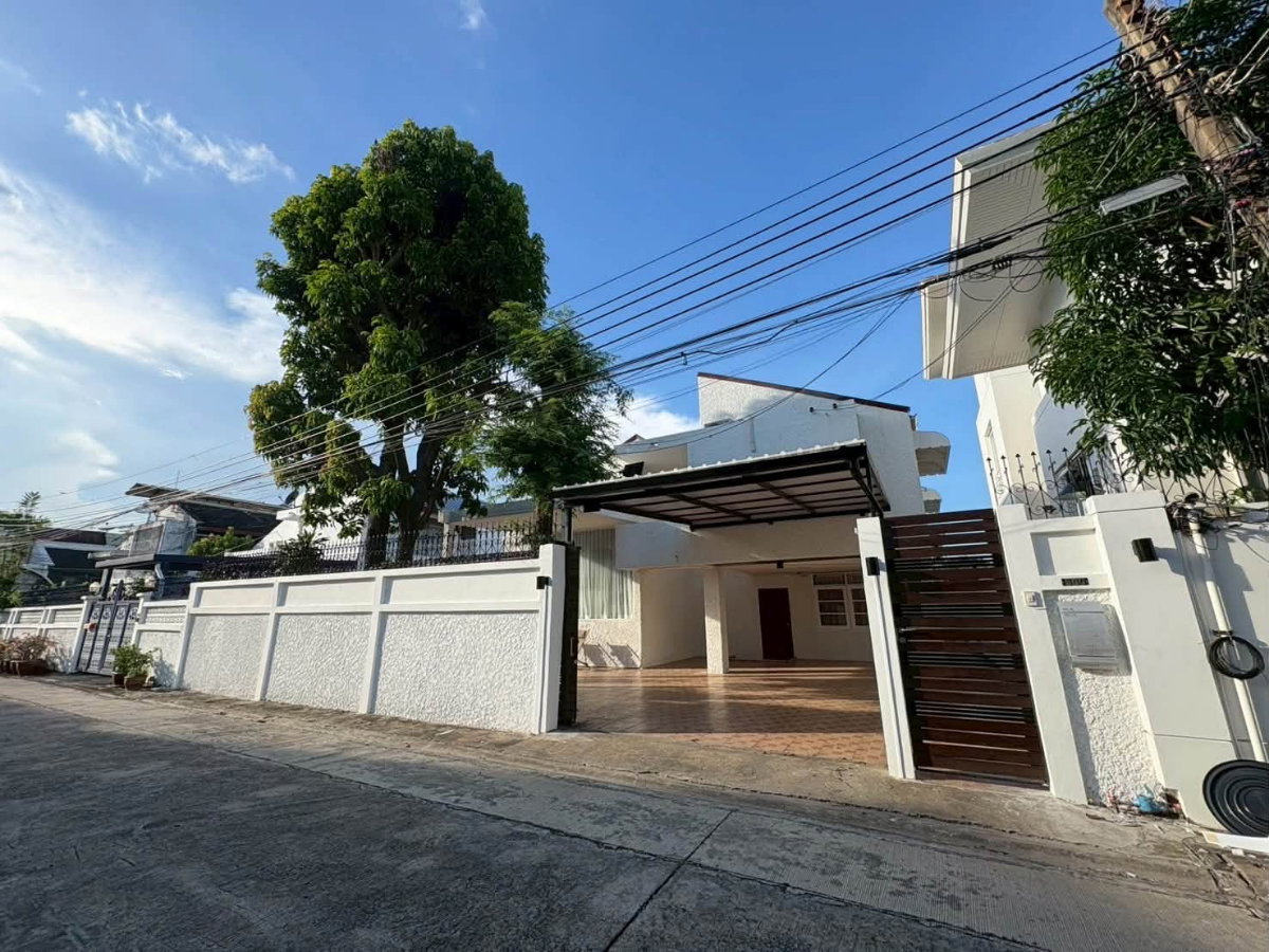 รูป ให้เช่า    บ้านหรูพร้อมสระว่ายน้ำ Luxury Pool Villa for Rent📍 Ratchada __ ☘️ 5 ห้องนอน ☘️  (80 ตร.วา)   - รูปที่ 1/18