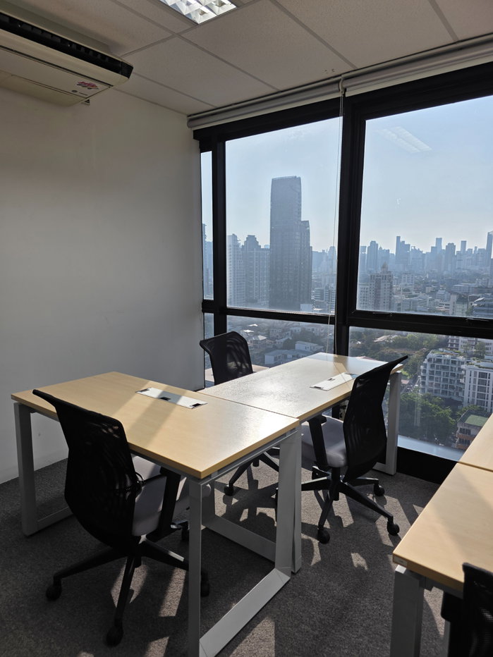 picture Meticulous Office 19 sq m. on Ekkamai - beautiful view. Just take 💻 that's enough. - 8/26