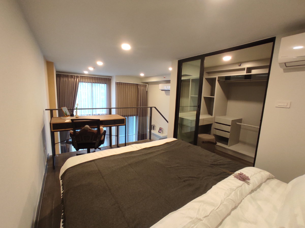picture Condo for RENT : Knightsbridge Space Rama 9 𝐒𝐢𝐳𝐞 : 39 sqm. Duplex 1 Bed 1 Bath / City View 𝐅𝐥𝐨𝐨𝐫 : 22nd ✅Fully furnished - 12/20