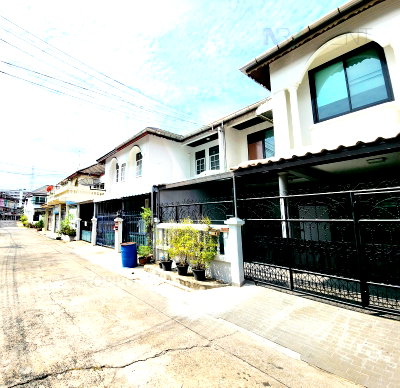 Townhouses for sale Bangkok : For Sell Town house YU CHAROEN 779 2-story 4 bedroom 2 bathroom