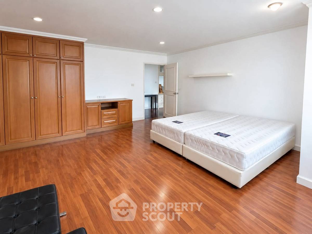 รูป คอนโด 3 ห้องนอน ขนาด 250 ตร.ม. DS Tower 1 ใกล้ BTS พร้อมพงษ์ (ID 3462099) - รูปที่ 3/6