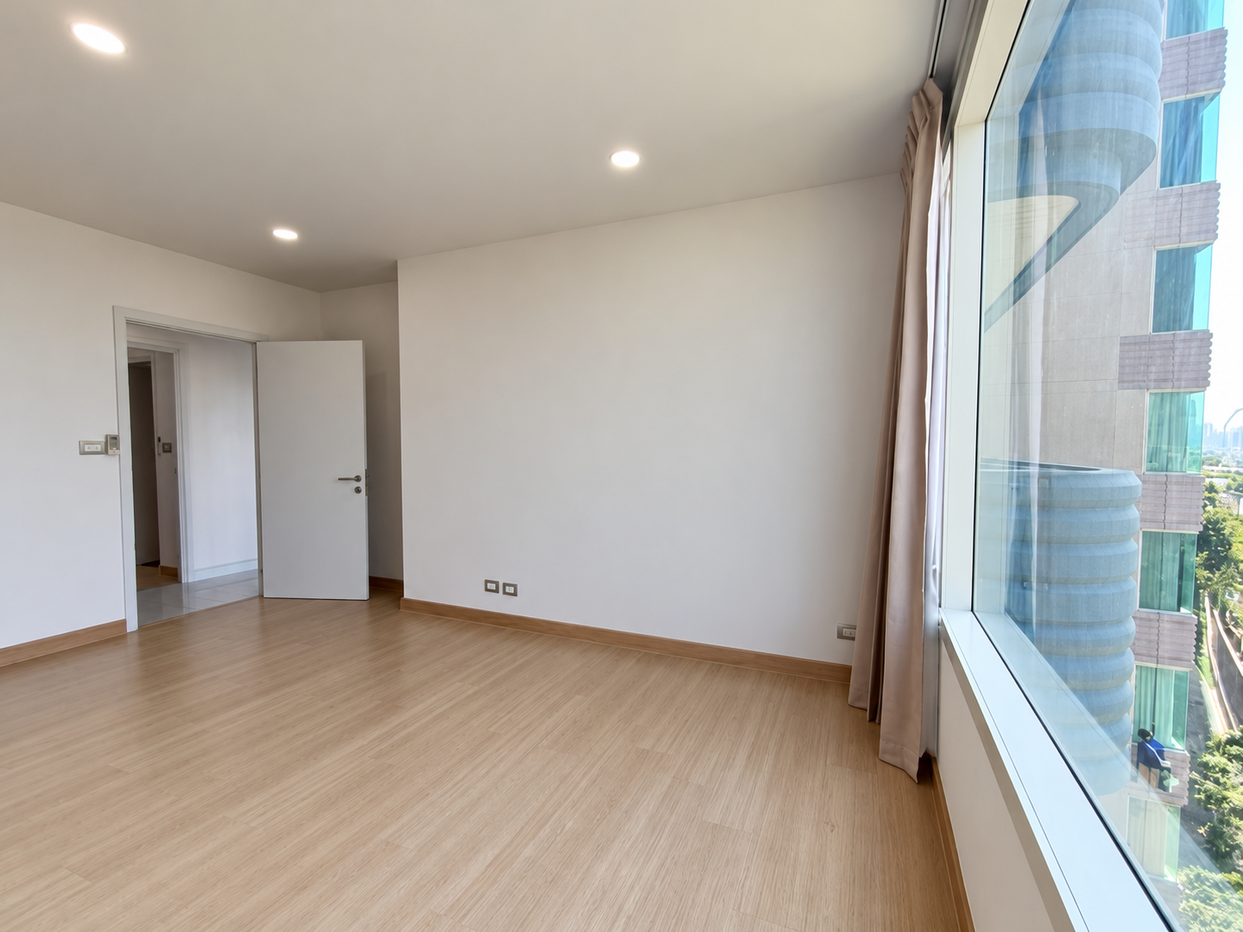 picture Watermark Chaophraya River, 3 Bedrooms – BTS Krung Thon Buri, for sale - 1/10