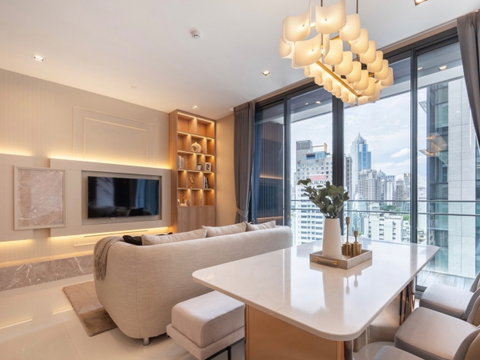 rent: Q1 Sukhumvit – beautiful, luxurious, and move-in ready. Located near BTS Bangna. Add me on Line: @841qqlnr