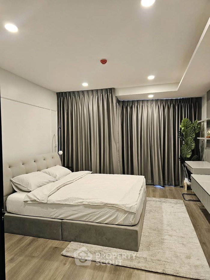 picture 200m To MRT Huai Khwang | 1-BR SOHO Bangkok Ratchada (ID 3462402) - 8/17