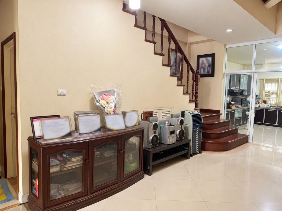 รูป Private Zone หน้าบ้านไม่ชนใคร! ขายทาวน์โฮม 3 ชั้น ขนาดใหญ่ โครงการซูพีเรียร์ วิลเลจ (Superior Village) บางแค เหมาะทำโฮมออฟฟิศ - รูปที่ 4/10