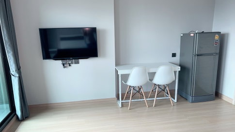 Condo for rent at Lumpini Park Phahon 32 (studio unit), 12A floor. Located near BTS Ratchayothin and Major Ratchayothin.